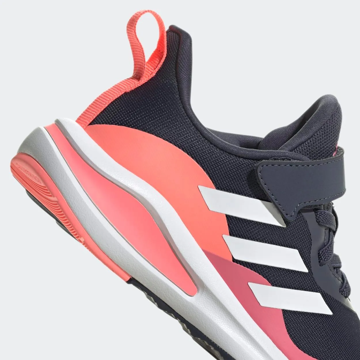 adidas Kids Fortarun Laufschuhe mit elastischen Schnürsenkeln und Riemchen