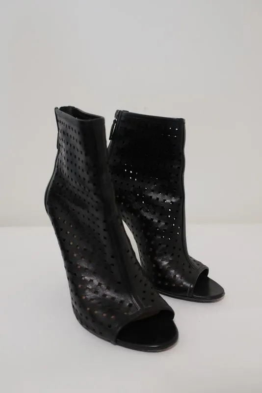 Barbara Bui Offene Stiefeletten Schwarz Perforiertes Leder Größe 38.5 Knöchelstiefel