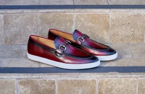 Burgunderfarbener Kalbsleder-Hufeisen-Slipper