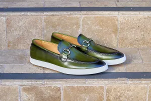 Kalbsleder-Slip-On mit Horsebit-Detail in Olive