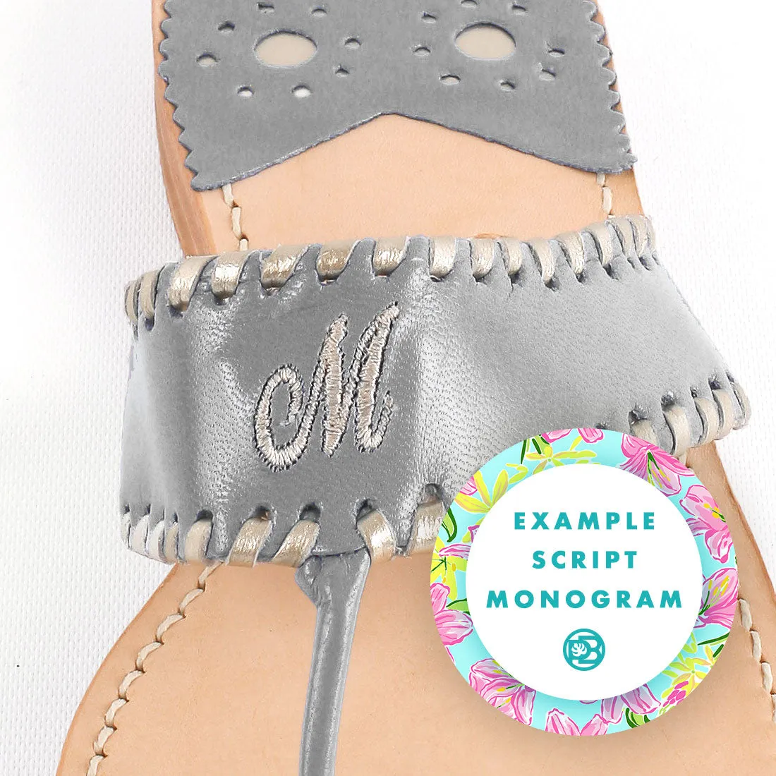 Maßgeschneiderte bestickte Aubrey-Monogramm in Gunmetal / Silber