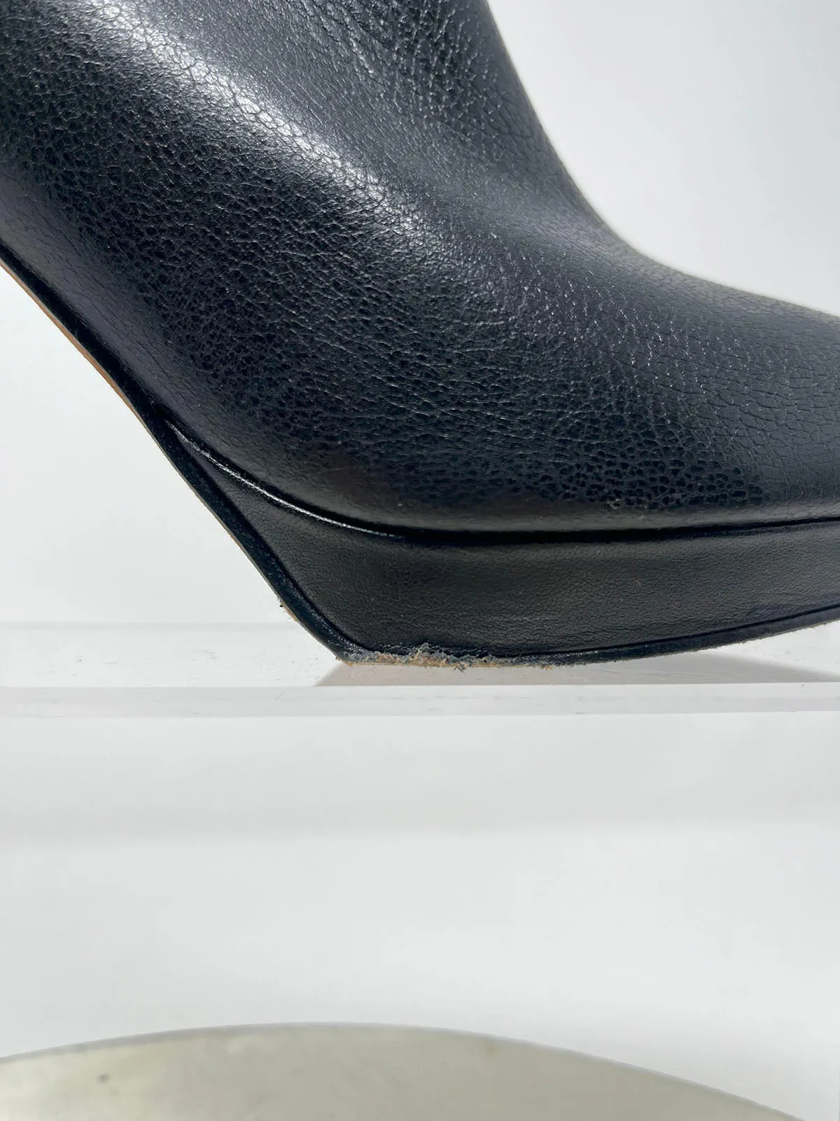 Donald J Pliner Größe 9,5 Schwarze Booties aus Geprägtem Leder