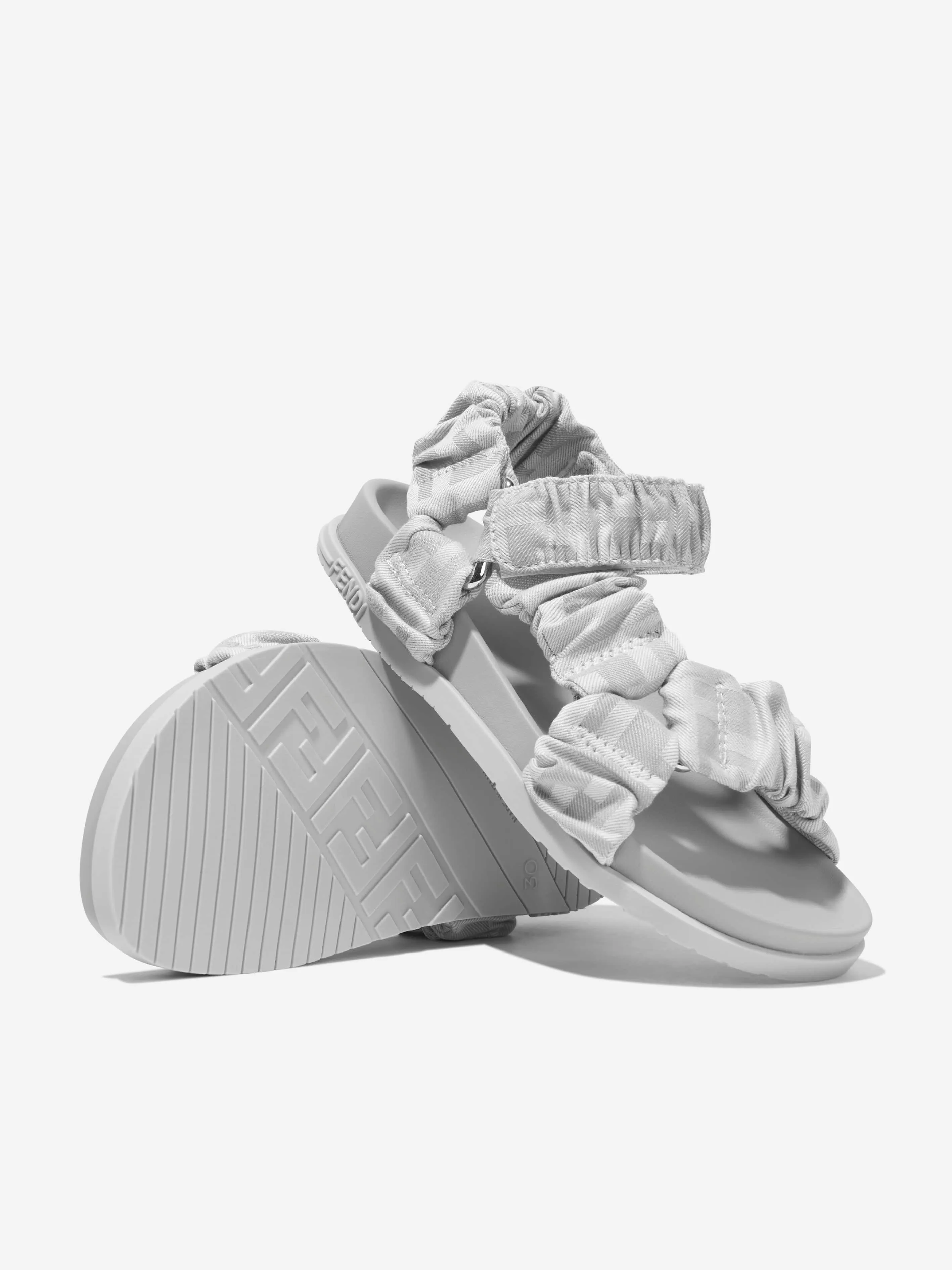 Fendi Kids FF Logo Sandalen in Grau