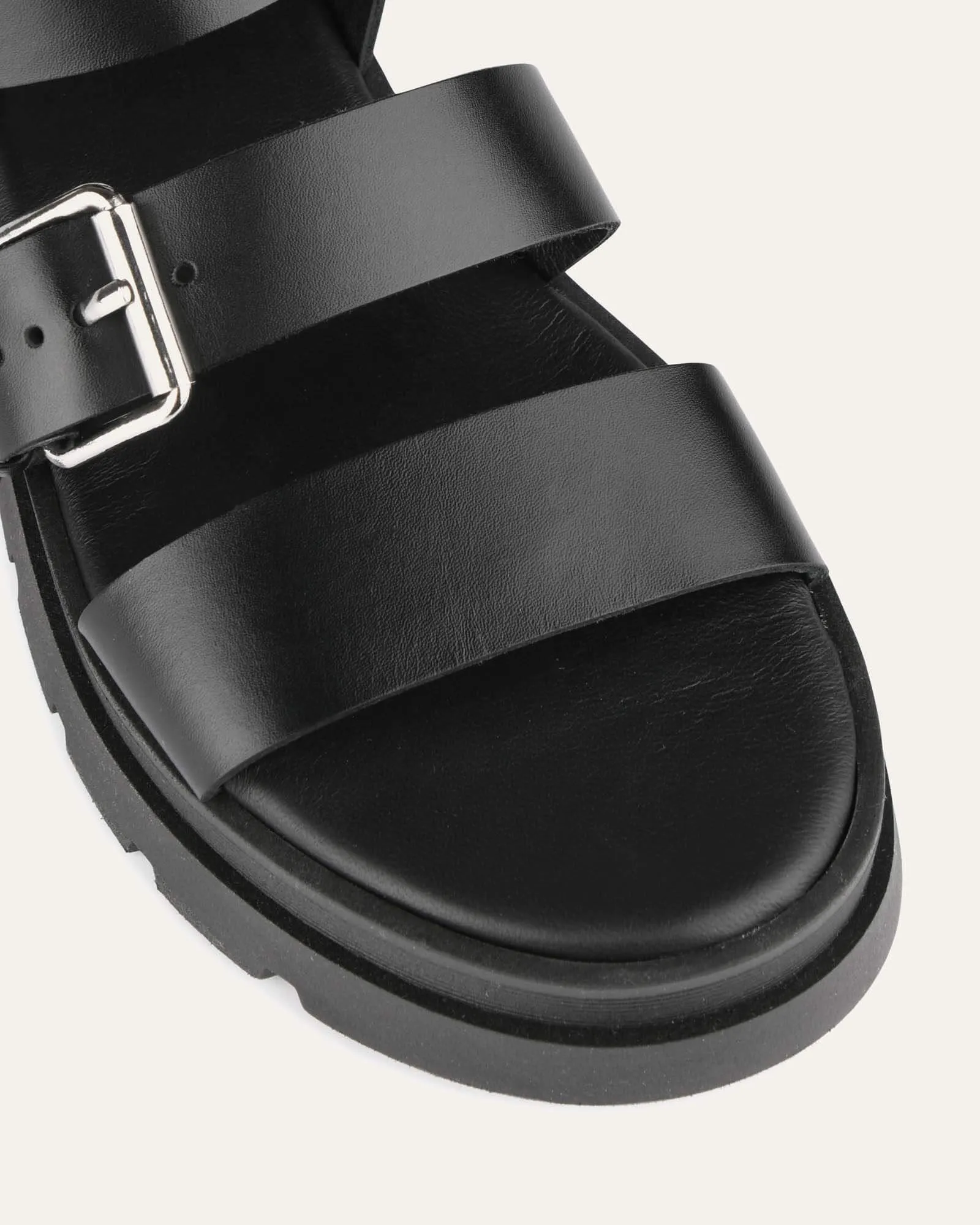 GIA FLACHER SANDALEN AUS SCHWARZEM LEDER