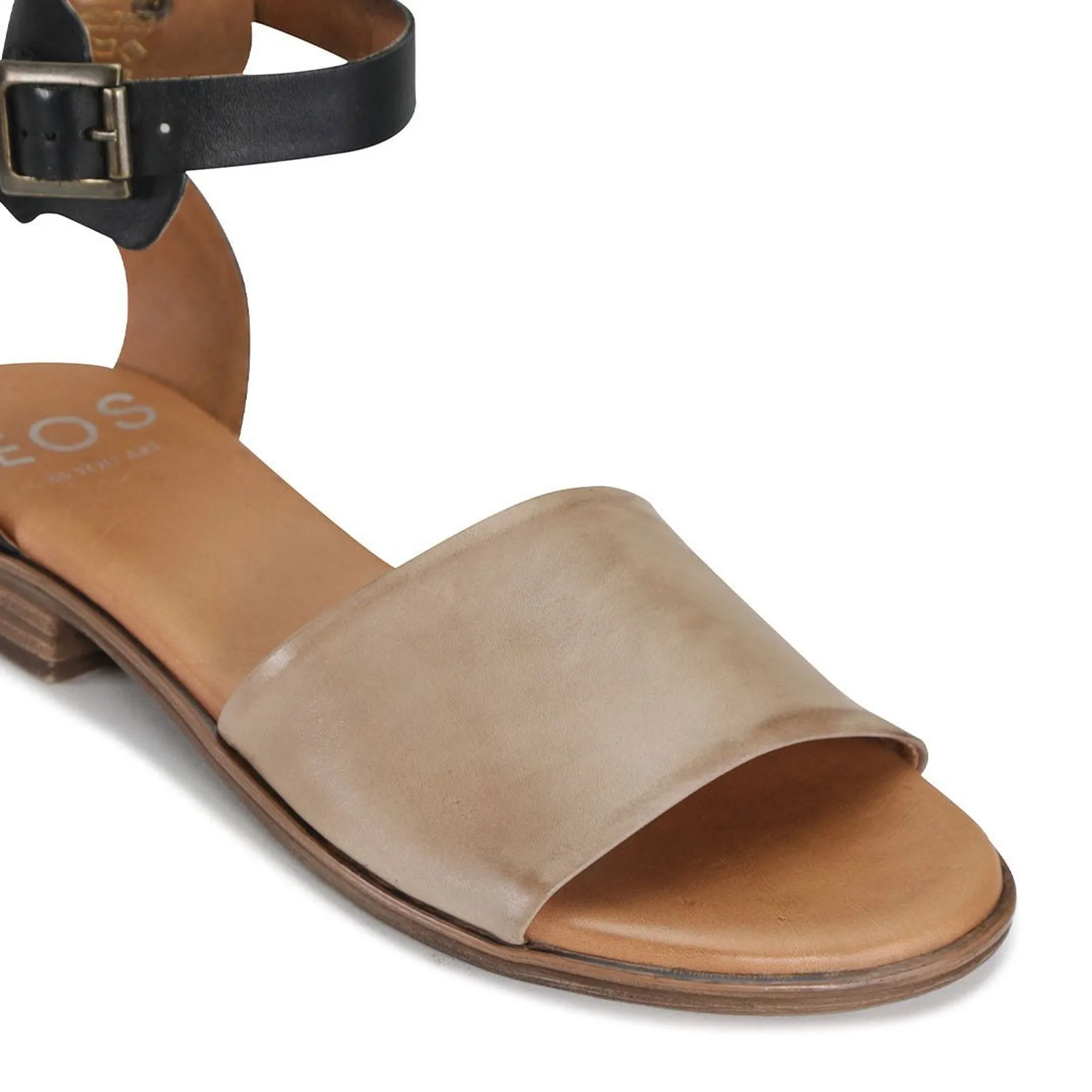 ILOS KNÖCHELRIEMEN. LEDERSANDALEN