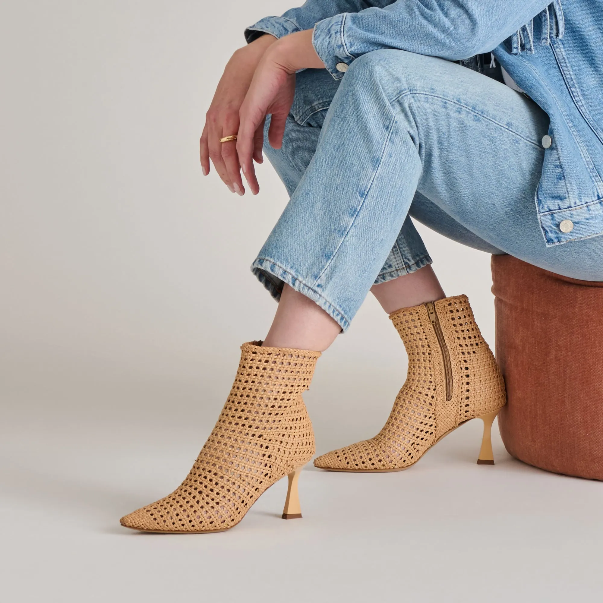 LONNI BOOTIES HELLBRAUN GEFLOCHTENES LEDER