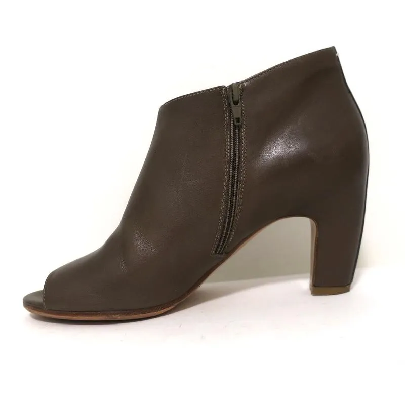 Maison Margiela Peeptoe-Stiefeletten Braun Leder Größe 39 Stiefeletten mit gebogener Absatz