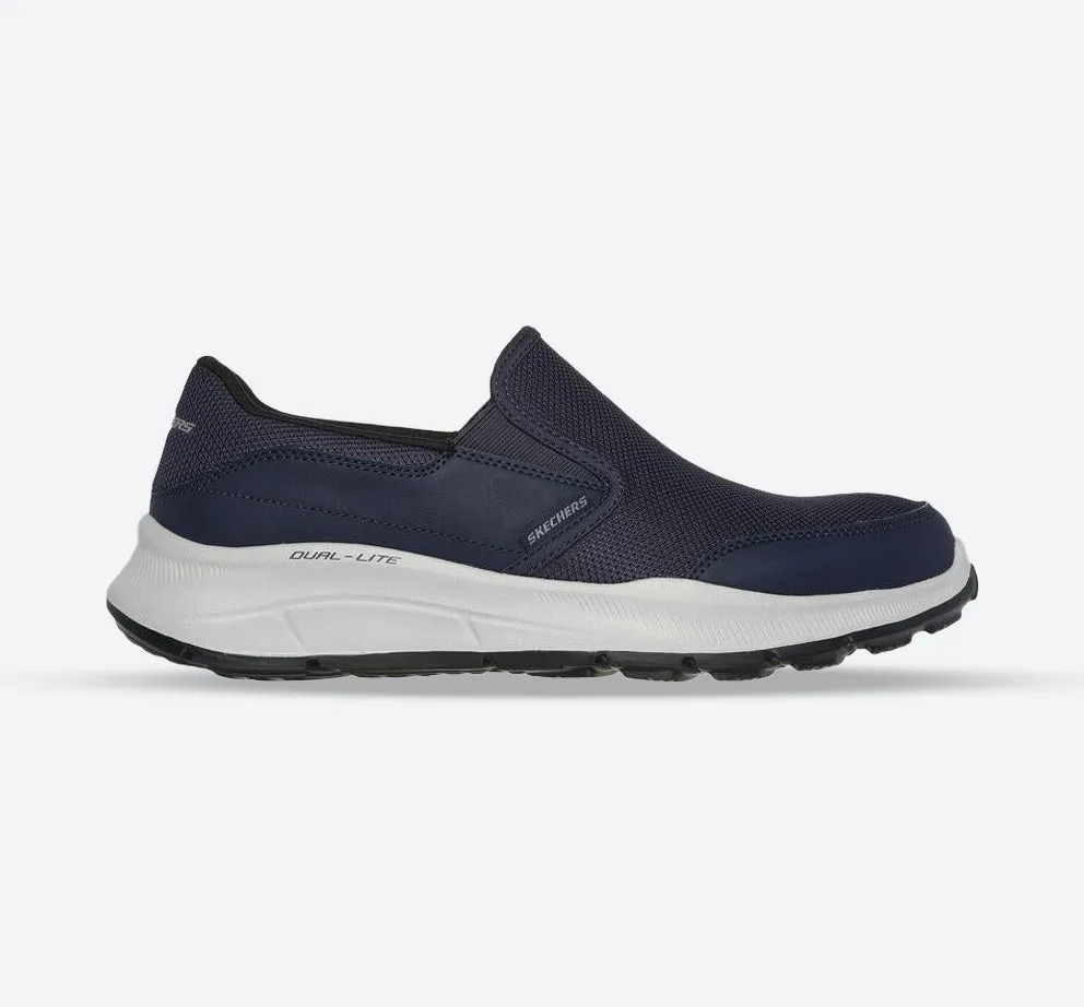 Herren Weite Passform Skechers 232515 Equalizer 5.0 Langlebige Turnschuhe - Marineblau
