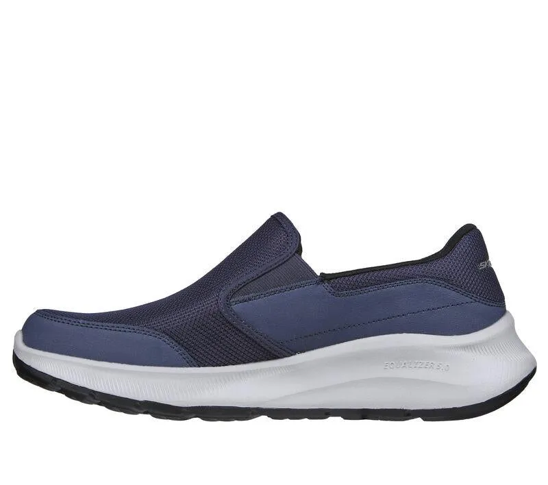 Herren Weite Passform Skechers 232515 Equalizer 5.0 Langlebige Turnschuhe - Marineblau