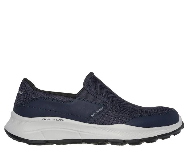 Herren Weite Passform Skechers 232515 Equalizer 5.0 Langlebige Turnschuhe - Marineblau