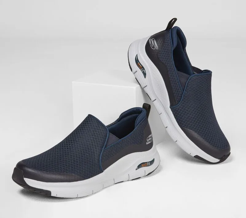 Herren Weite Passform Skechers SK232043 Arch Fit Banlin Wanderschuhe
