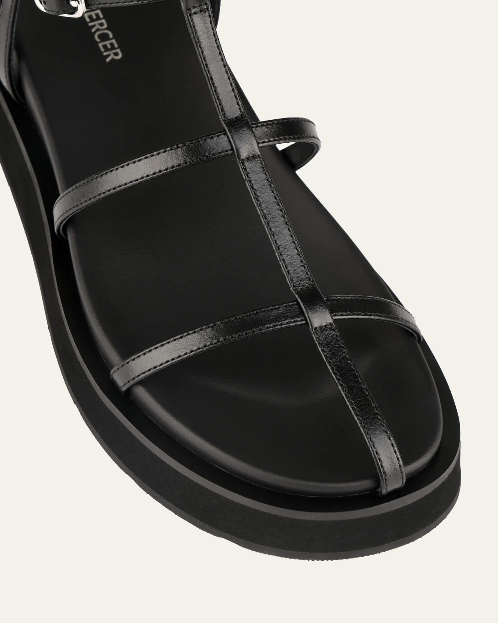 MINA FLACHER SANDALEN AUS SCHWARZEM LEDER