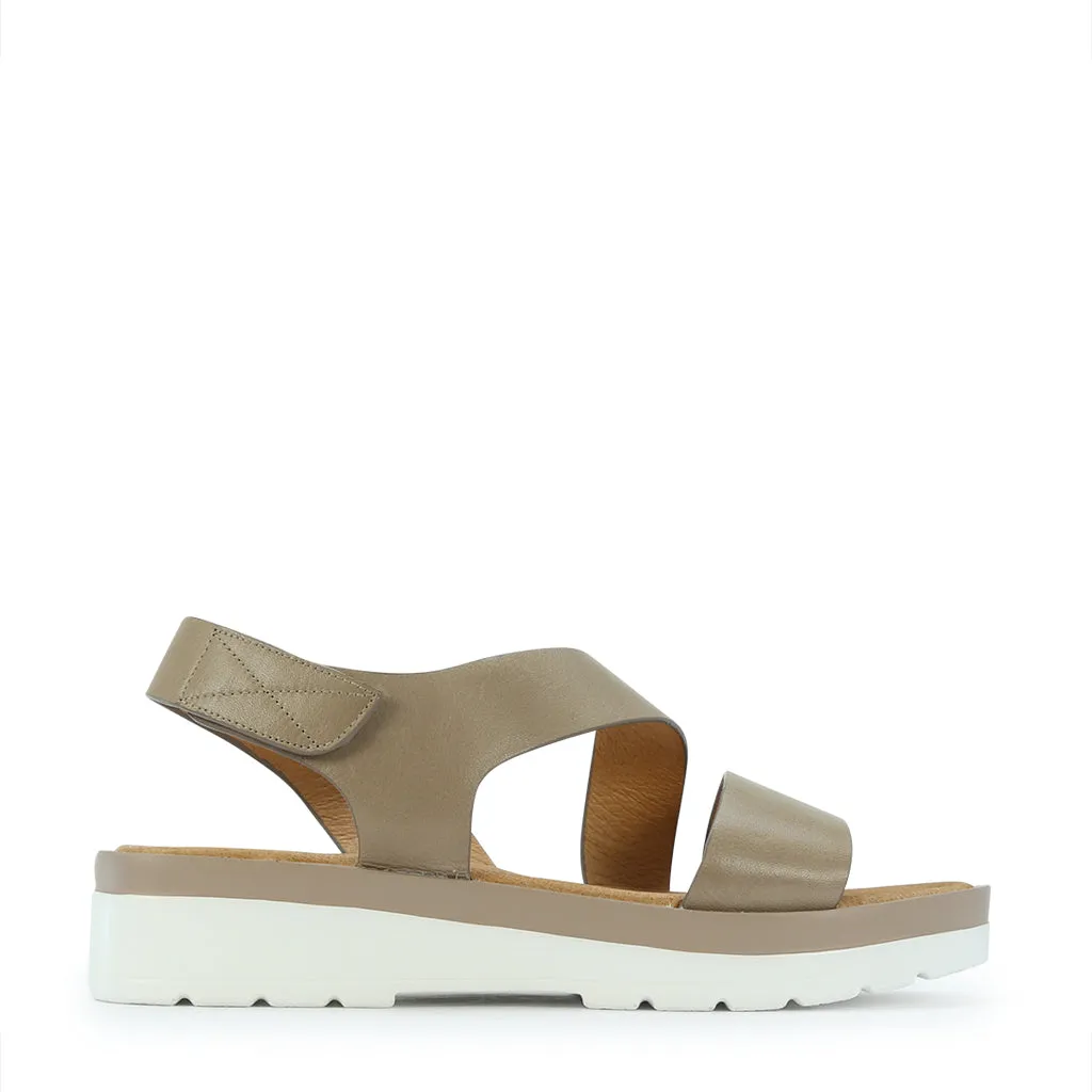 Nadia Flache Sandalen
