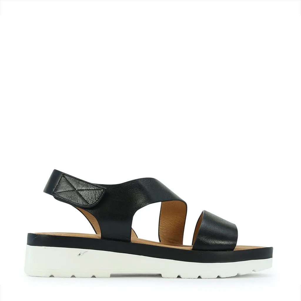 Nadia Flache Sandalen