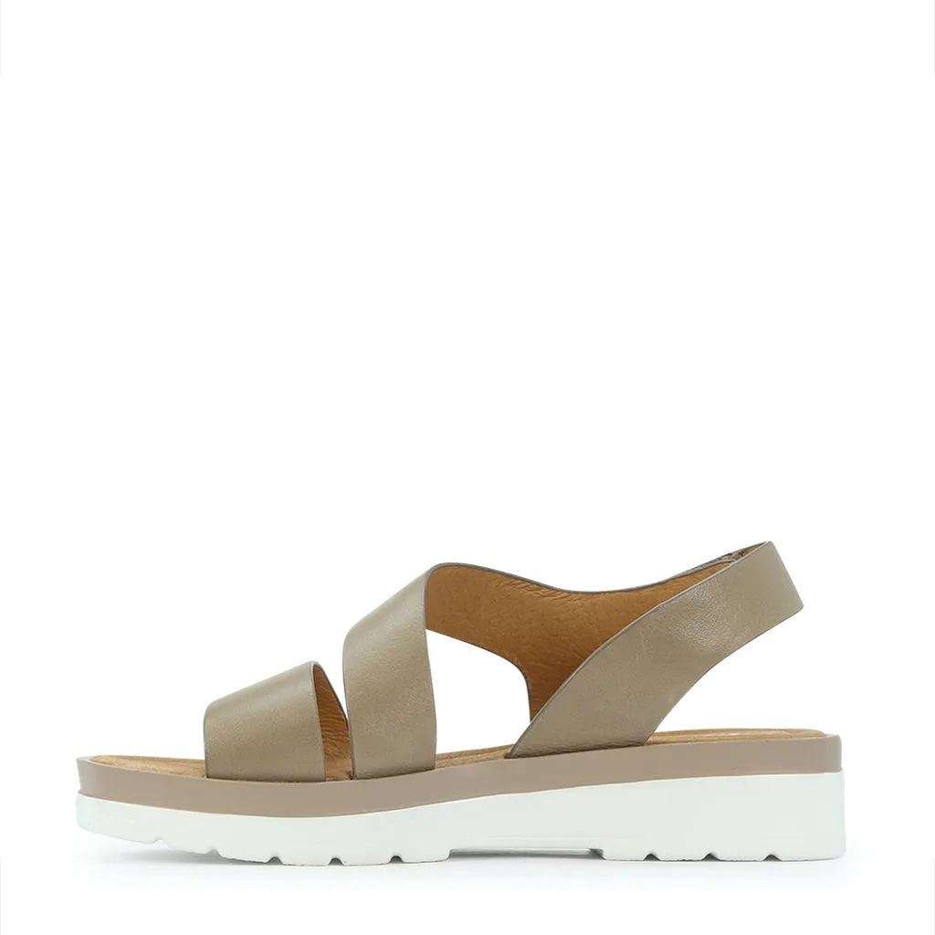 Nadia Flache Sandalen