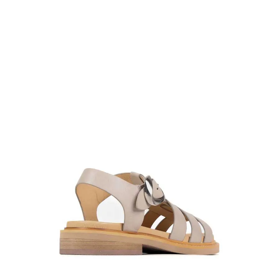VERZIERTE LEDER SANDALEN