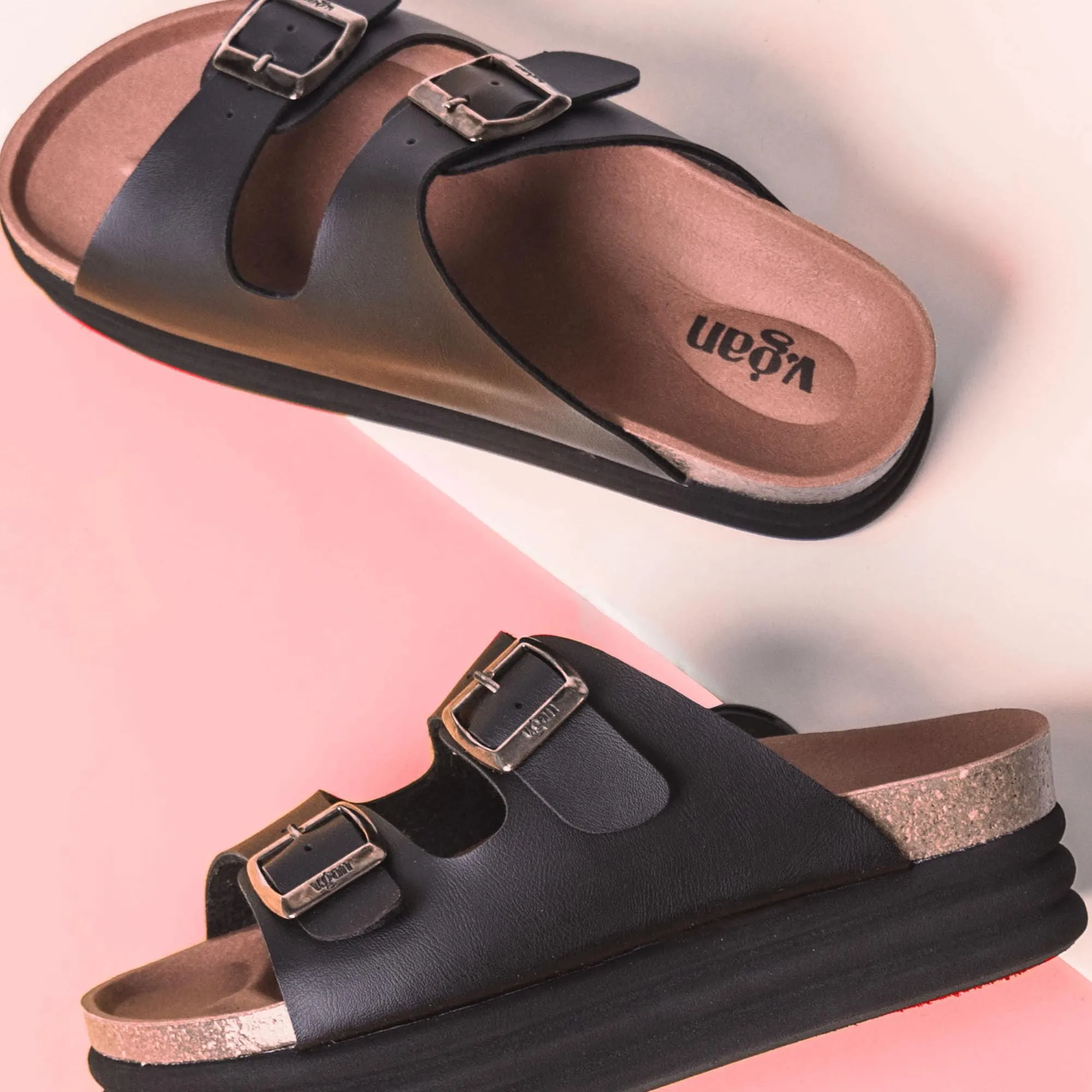 Plum Damen Vegane Fußbett-Sandalen | Matt Schwarz