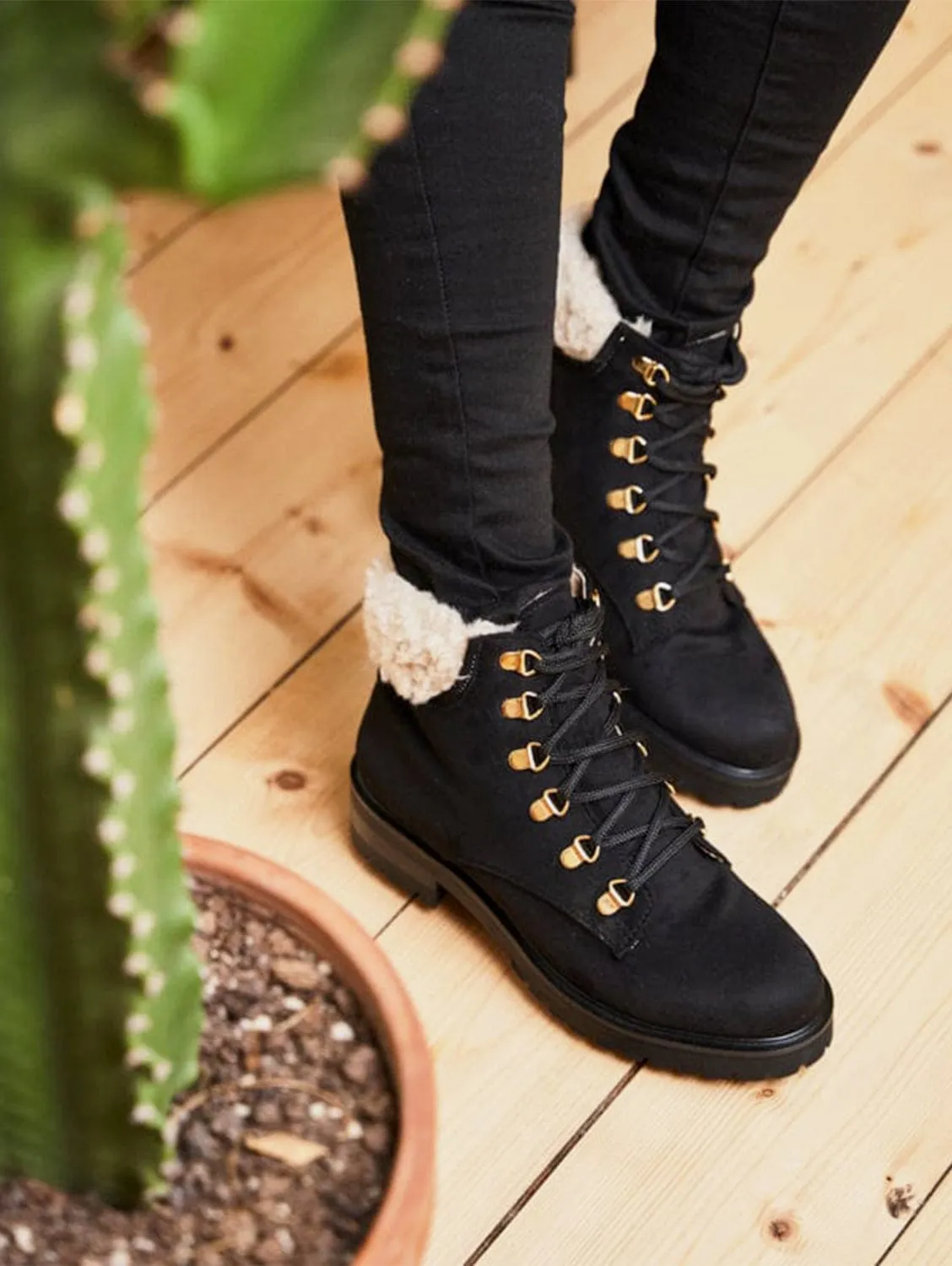 Pollux Vegan Wildleder & Vegan Pelz Stiefel | Schwarz