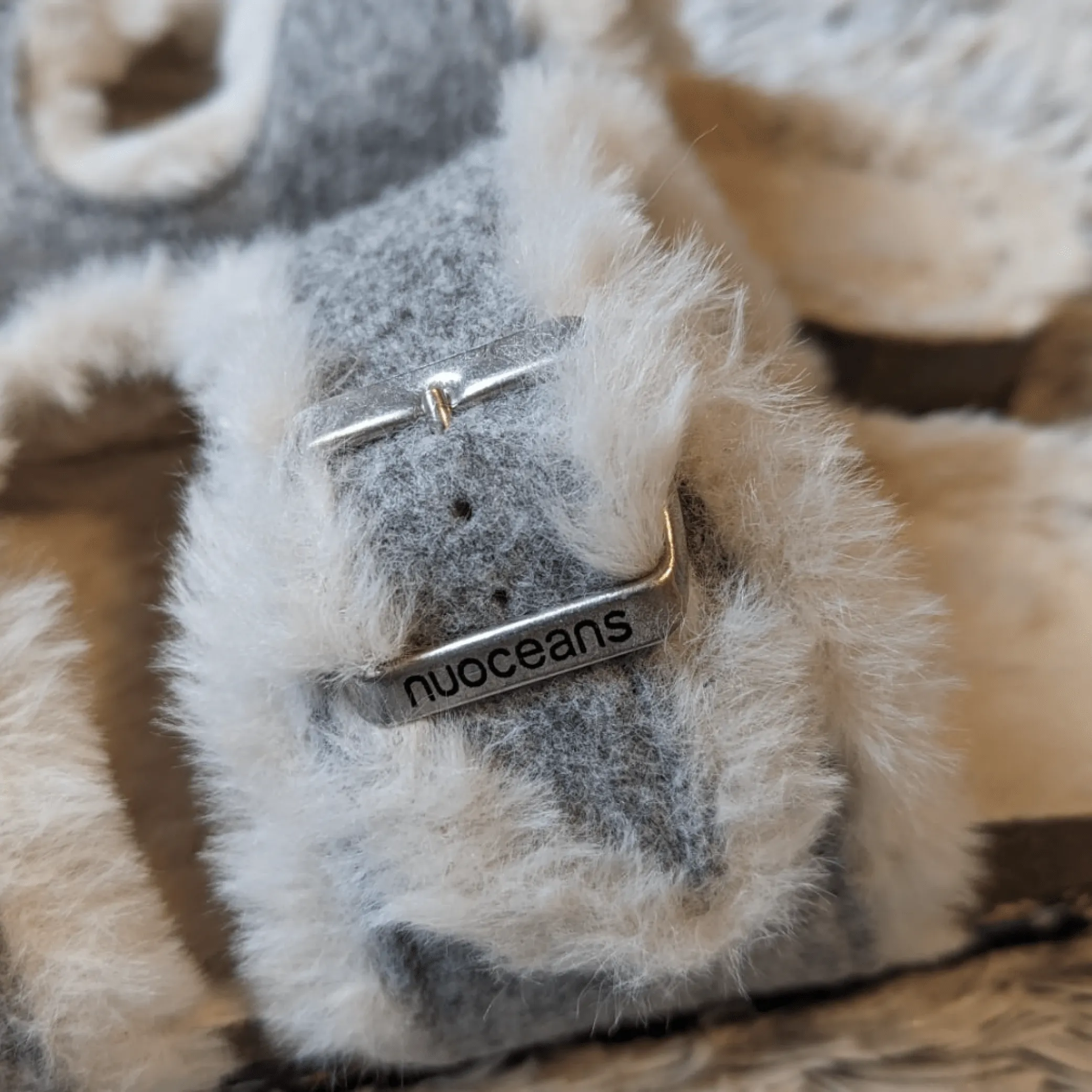 Die Nuo Fluff Vegan Hausschuhe | Grau