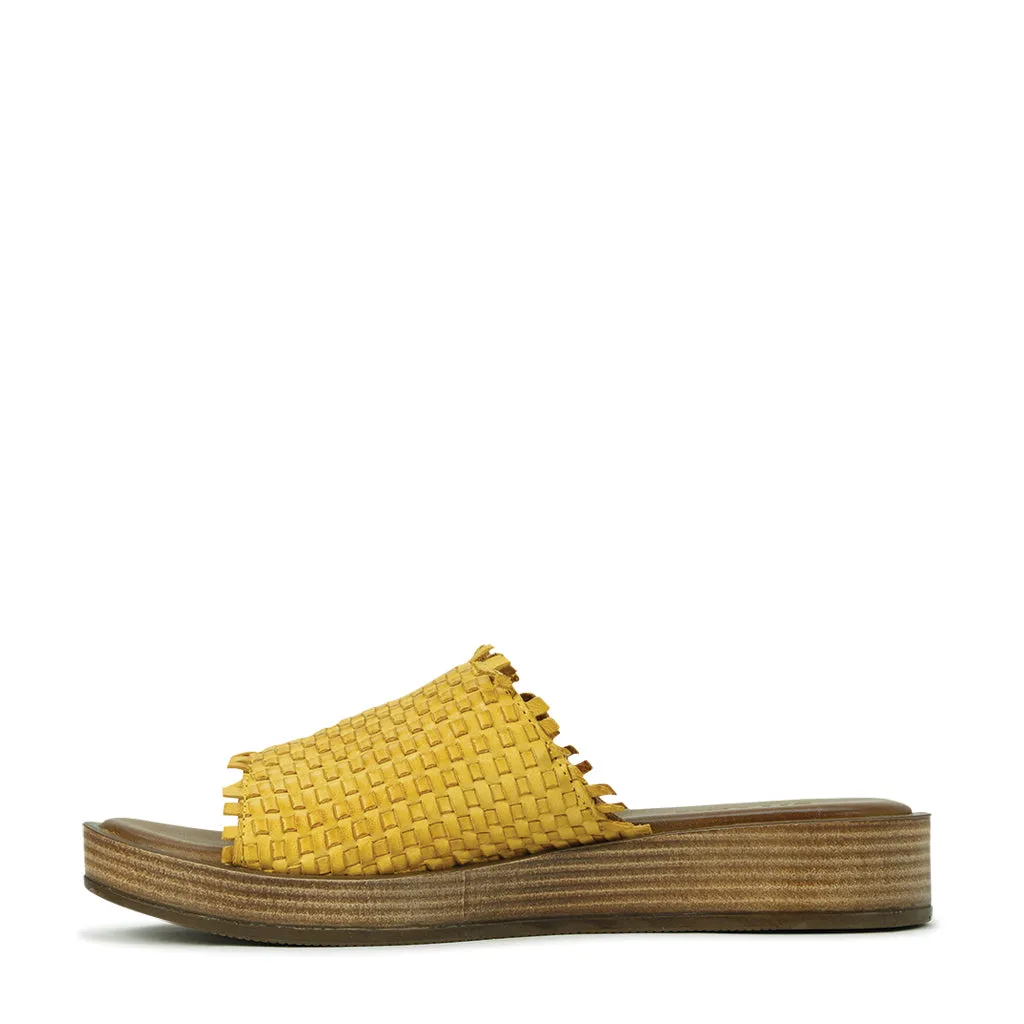 Geflochtene Flache Sandalen